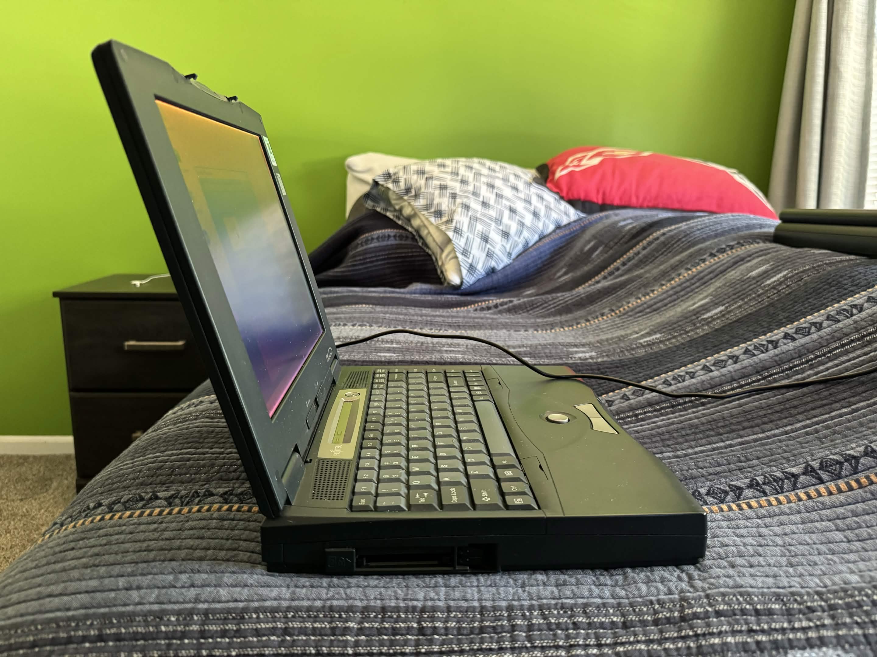 Fujitsu Lifebook C Series (1998) - MacDat
