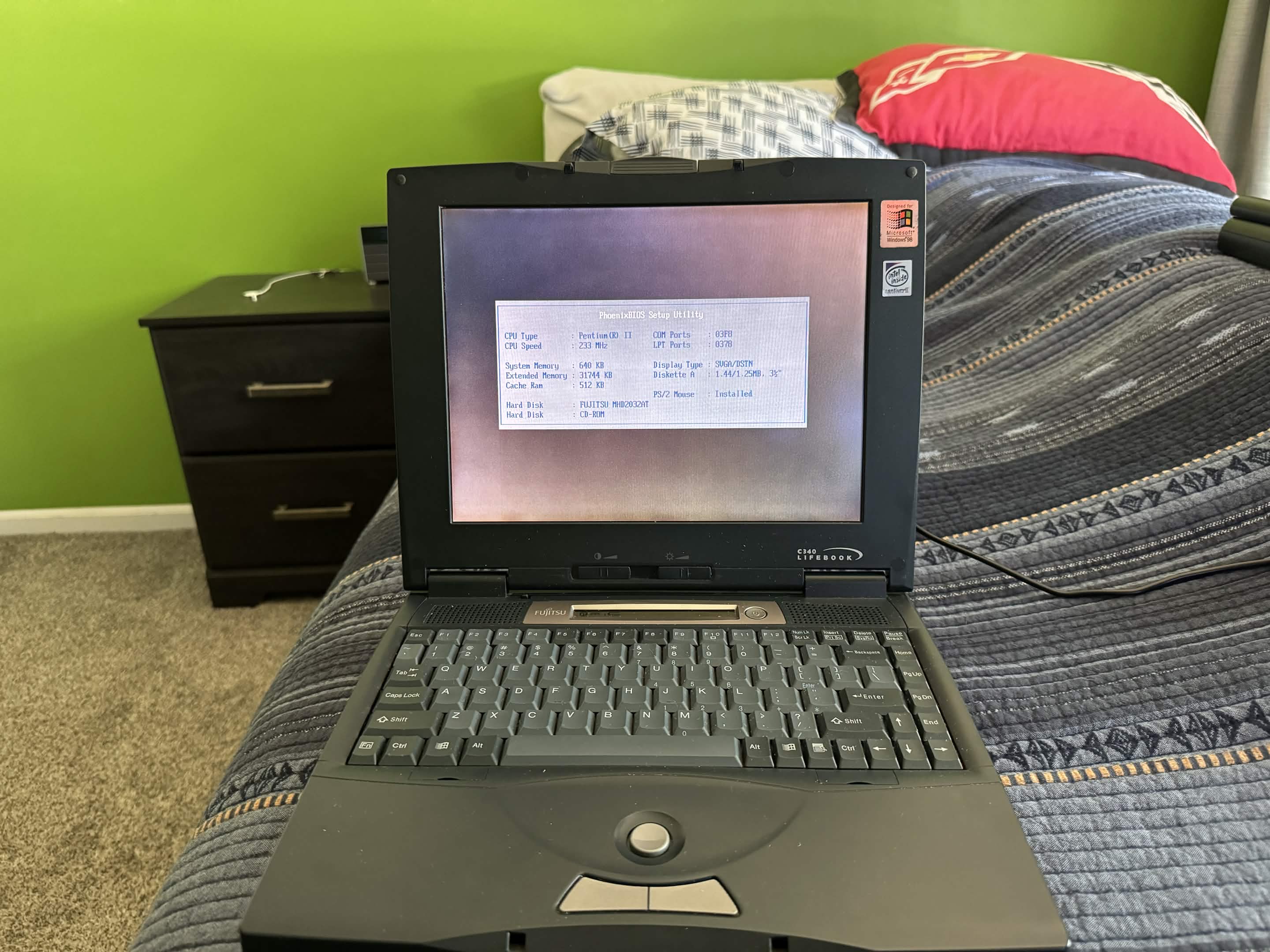 Fujitsu Lifebook C Series (1998) - MacDat