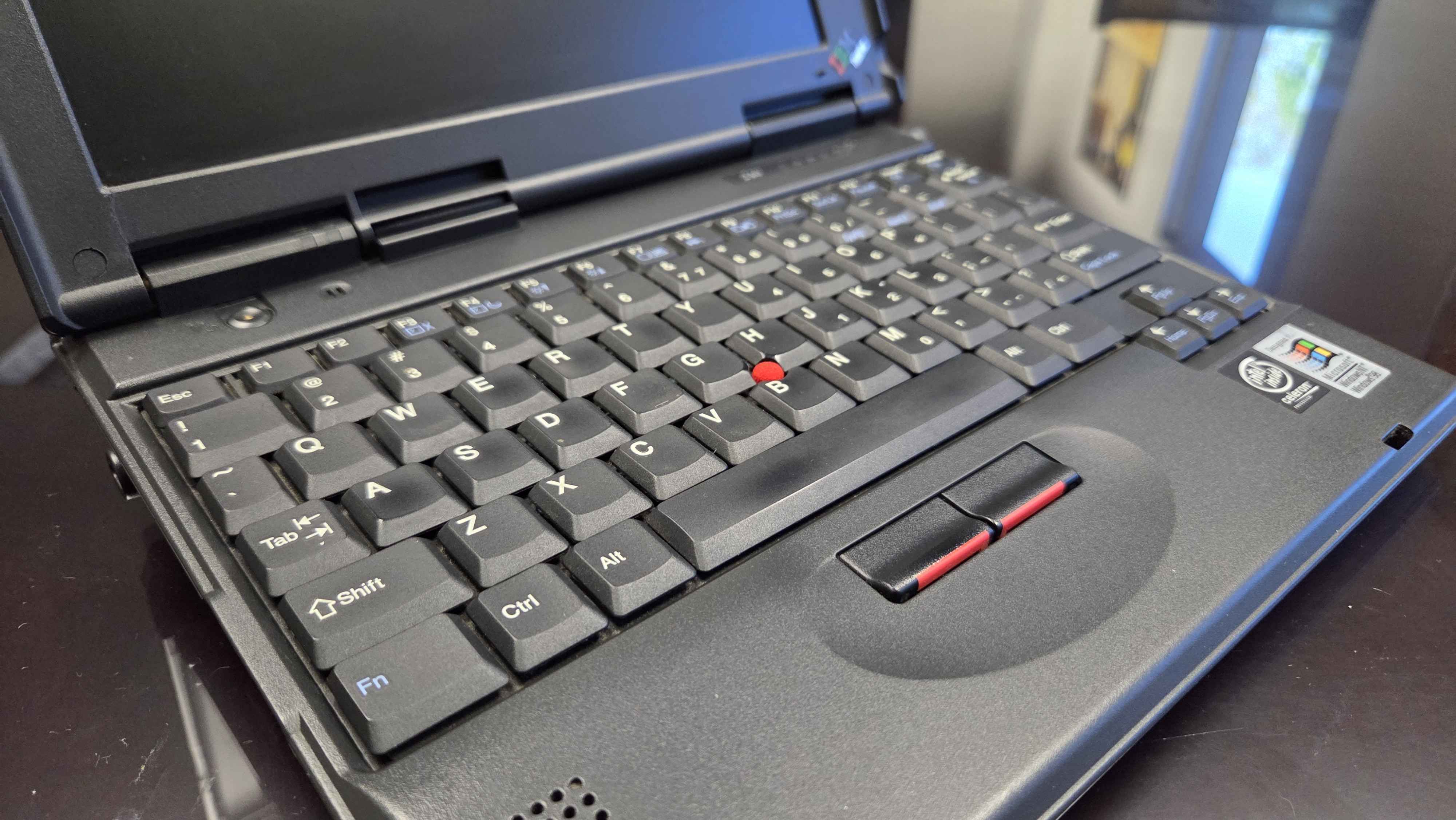 IBM ThinkPad 240 Series - MacDat